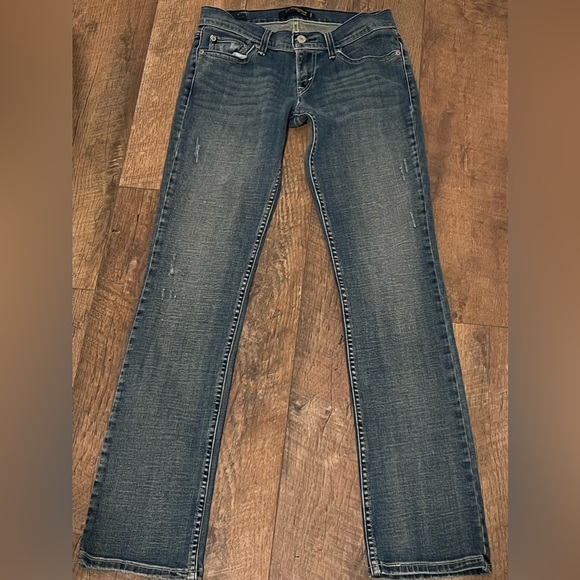 Levi’s low rise jeans! - Picture 2 of 5